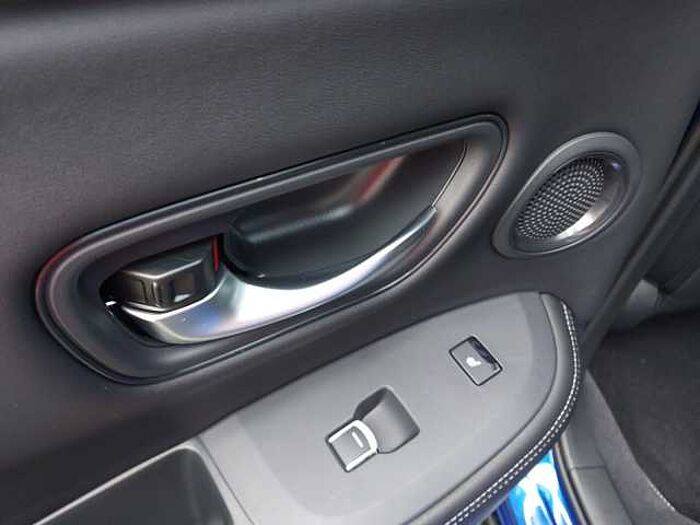 Honda ZR-V 2,0 e: HEV Advance HUD/LED/Bose