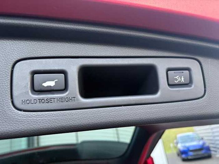 Honda CR-V 2,0 e:HEV Elegance AWD Navi/LED/Kamera